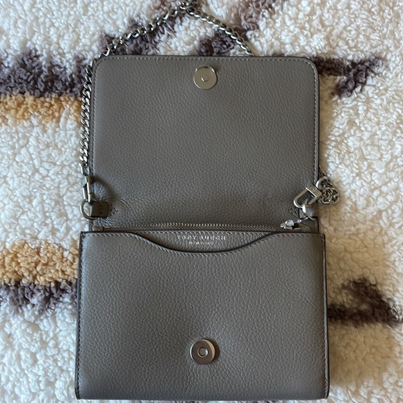 Tory Burch Britten Chain Wallet- only used a few times - Picture 5 of 12